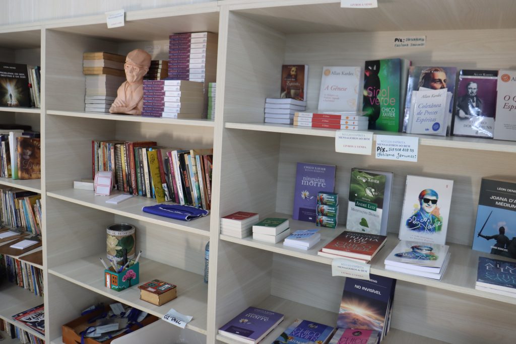 Biblioteca Núcleo Espírita Mensageiros do Bem.